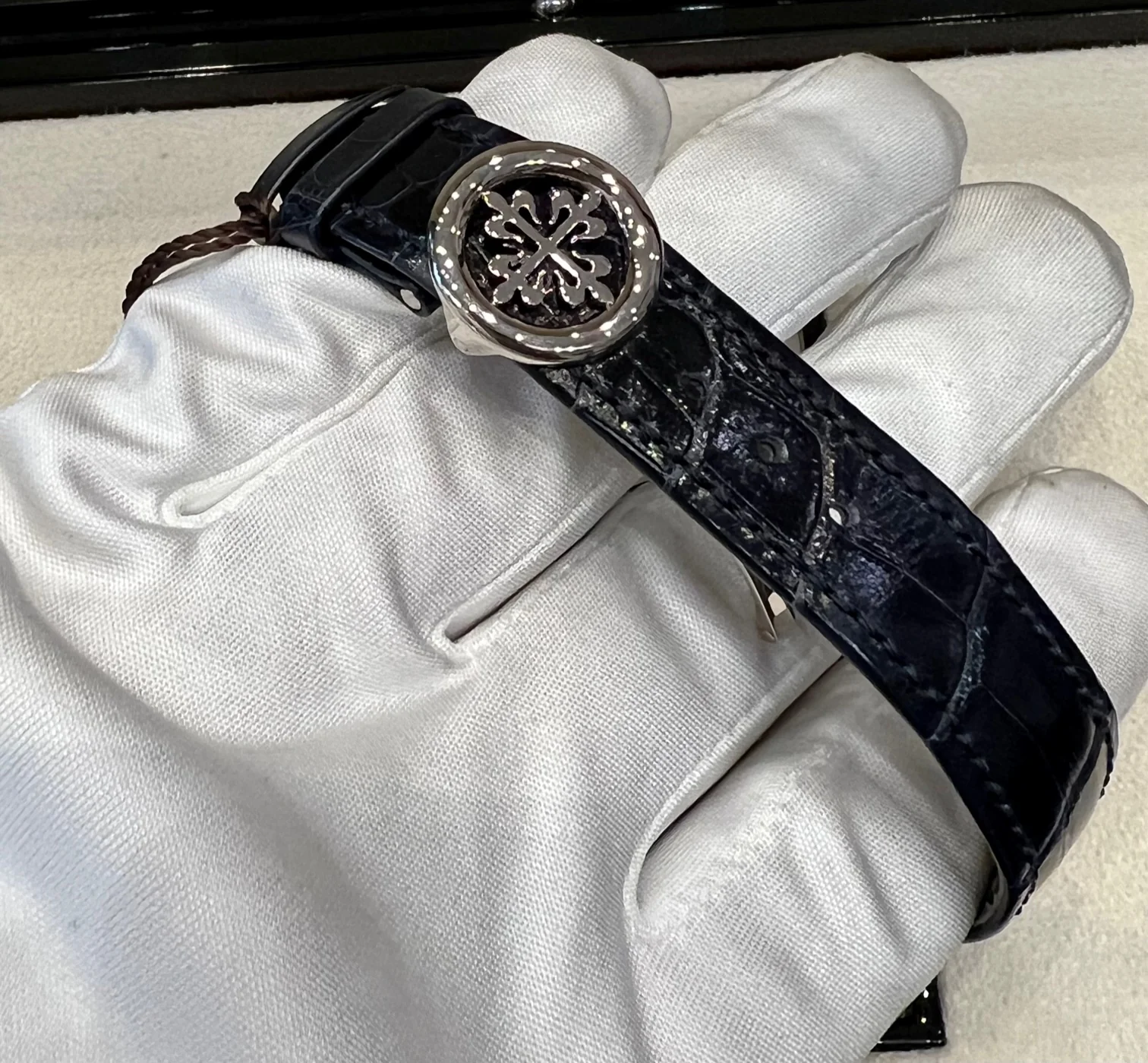 Patek Philippe Annual Calendar 5147G 2023 like new - Image 4