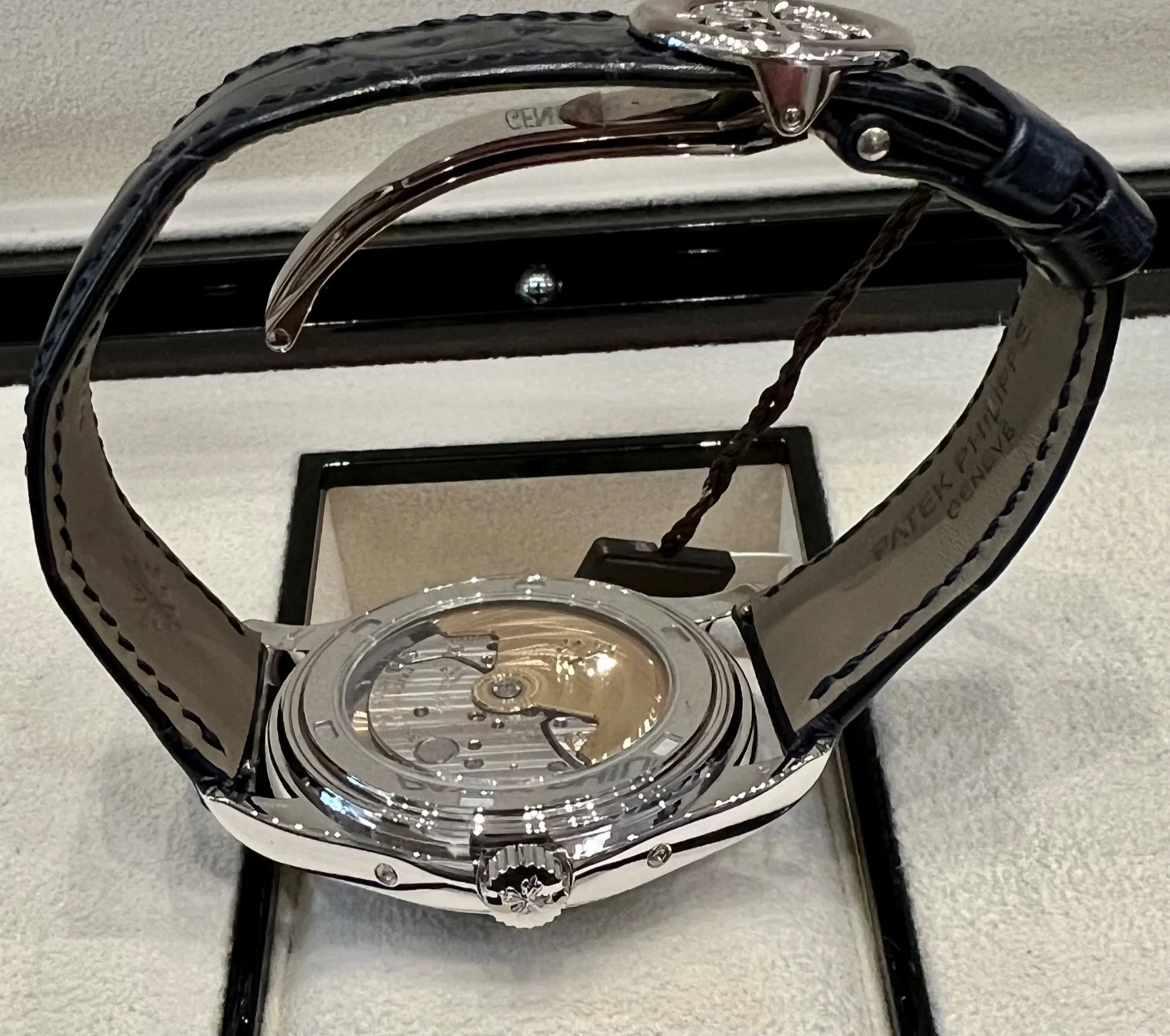 Patek Philippe Annual Calendar 5147G 2023 like new - Image 5