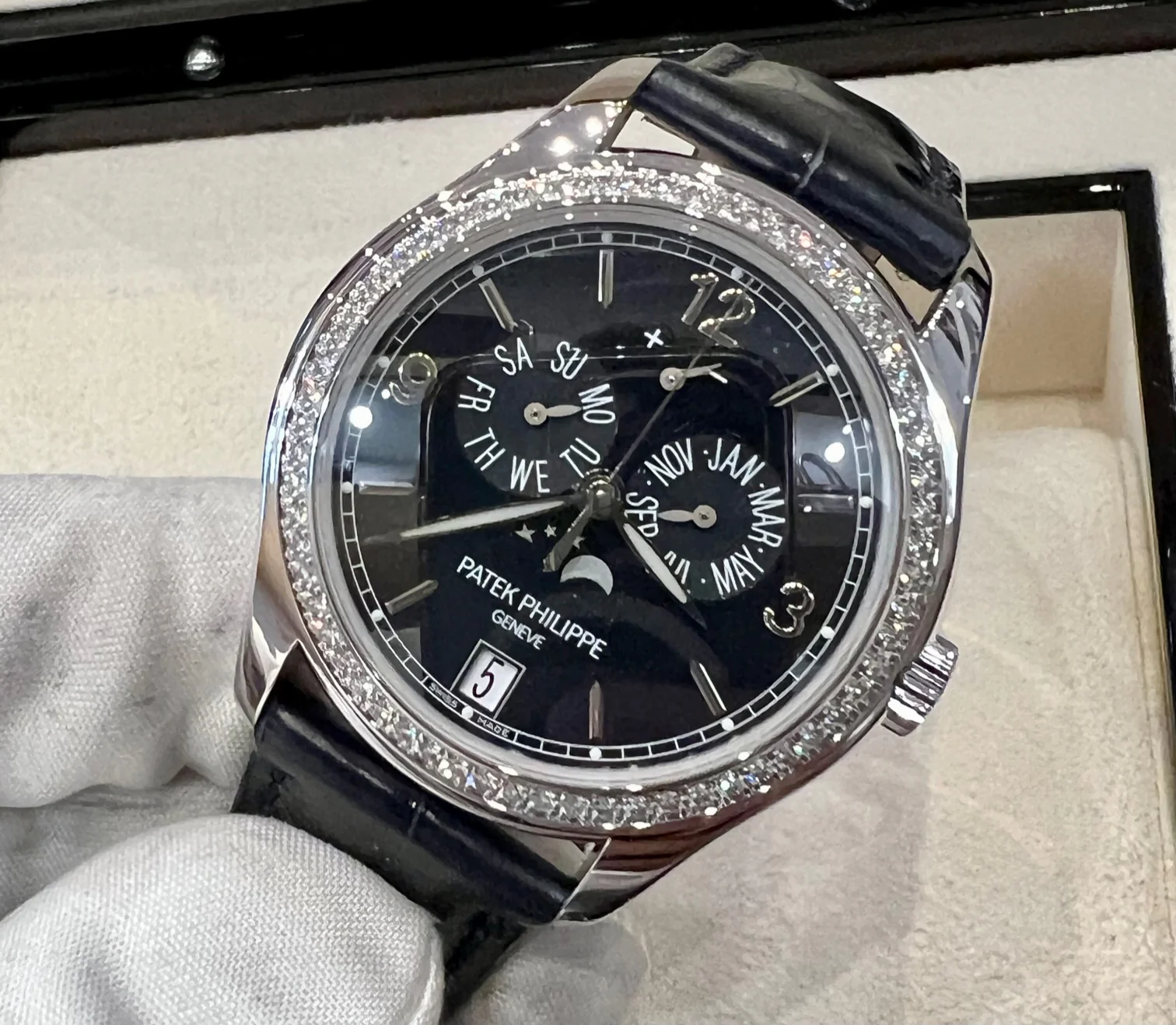 Patek Philippe Annual Calendar 5147G 2023 like new - Image 6