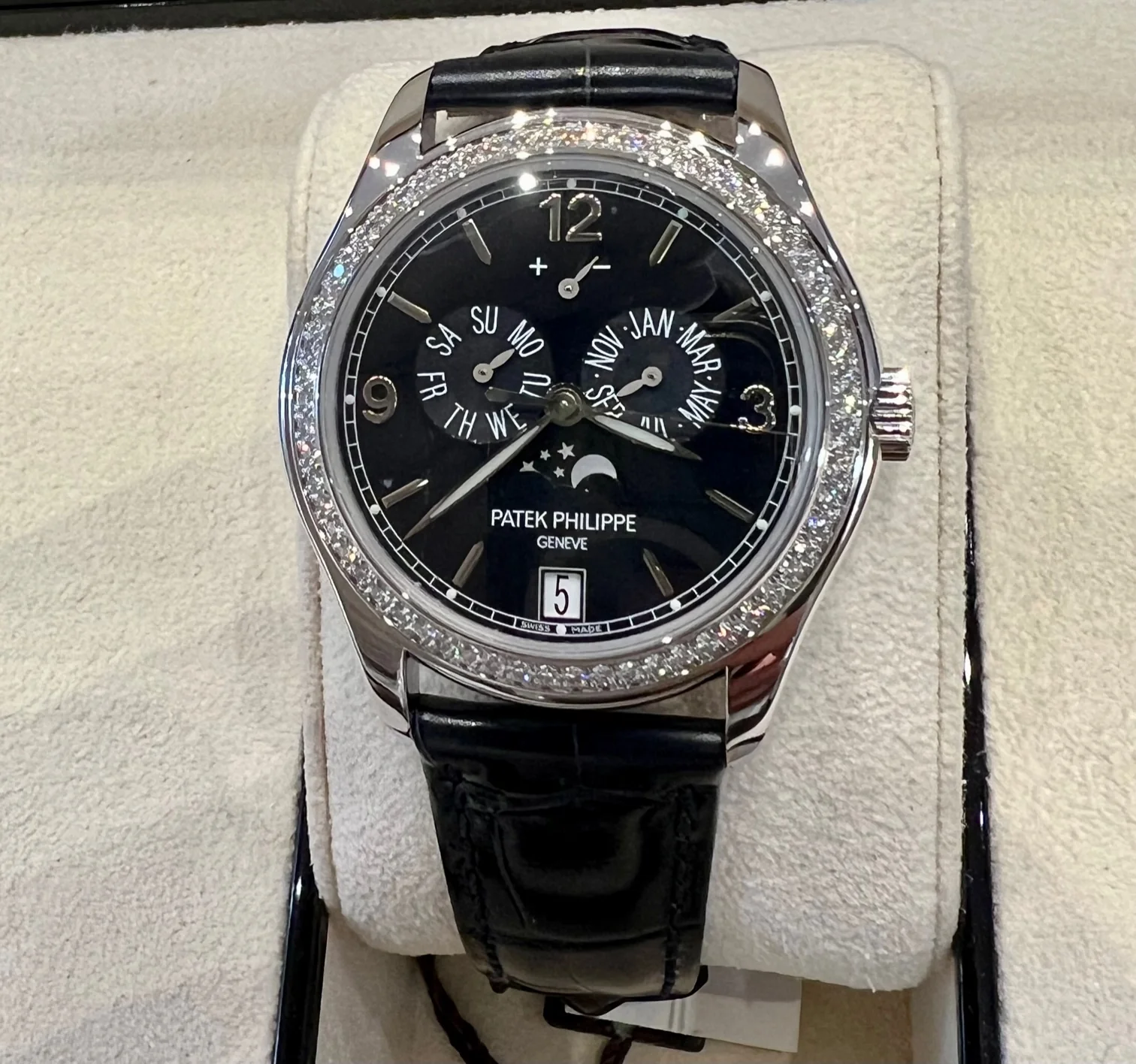 Patek Philippe Annual Calendar 5147G 2023 like new - Image 8