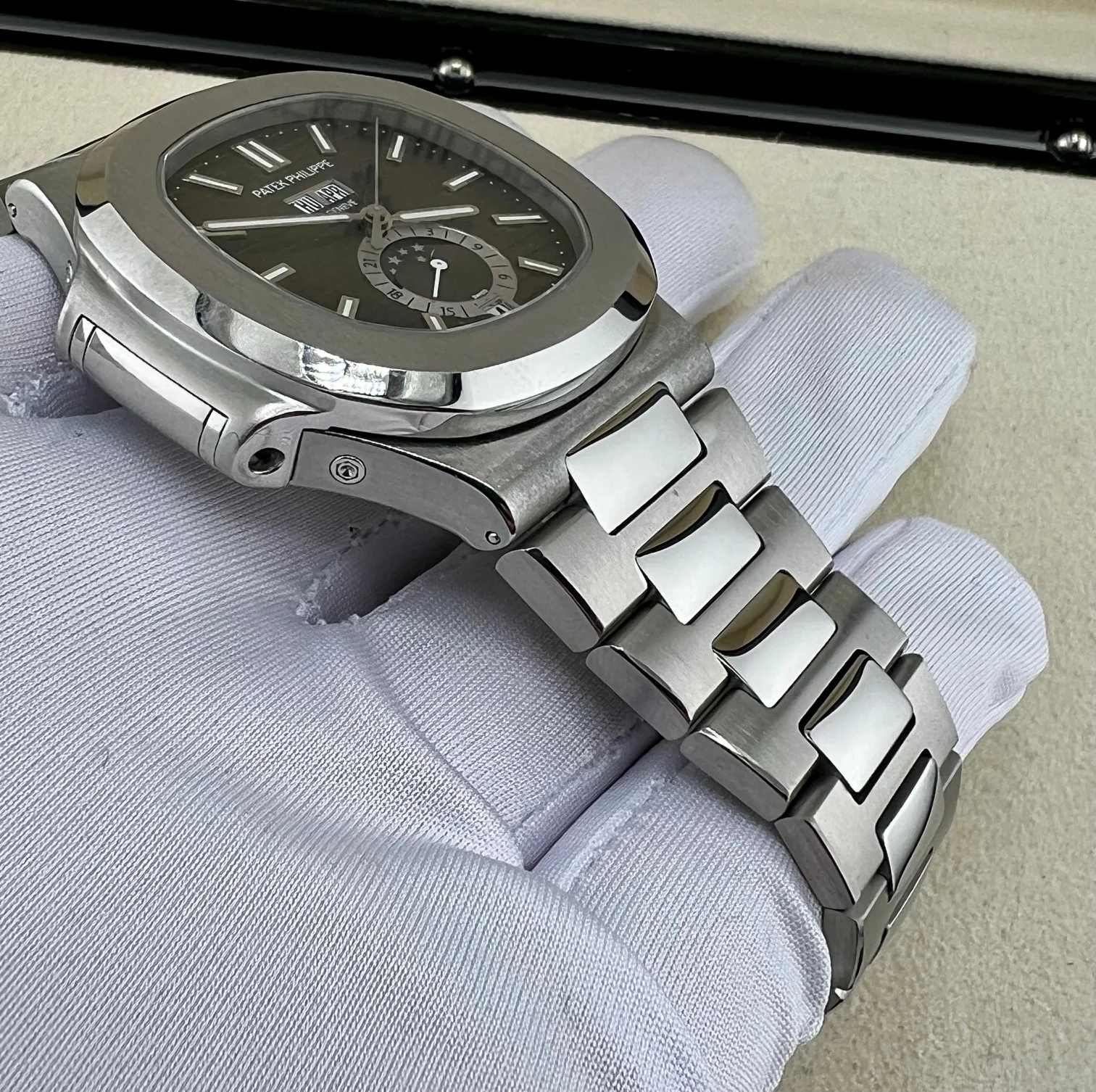 Patek Philippe Nautilus 5726/1A Black Dial 2012 Full Set (Andorra) - Image 3