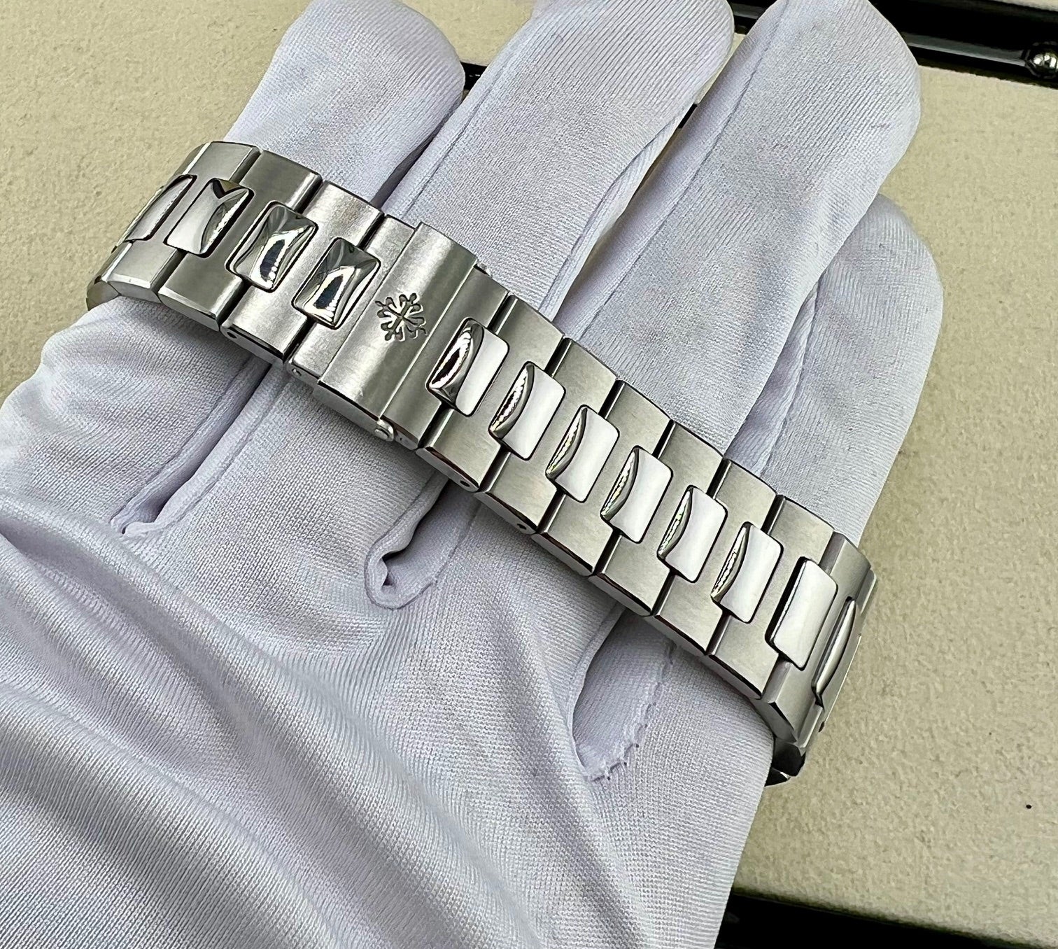 Patek Philippe Nautilus 5726/1A Black Dial 2012 Full Set (Andorra) - Image 4