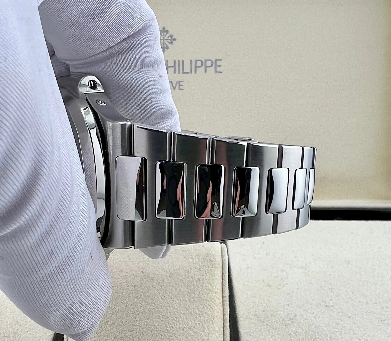 Patek Philippe Nautilus 5726/1A Black Dial 2012 Full Set (Andorra) - Image 5